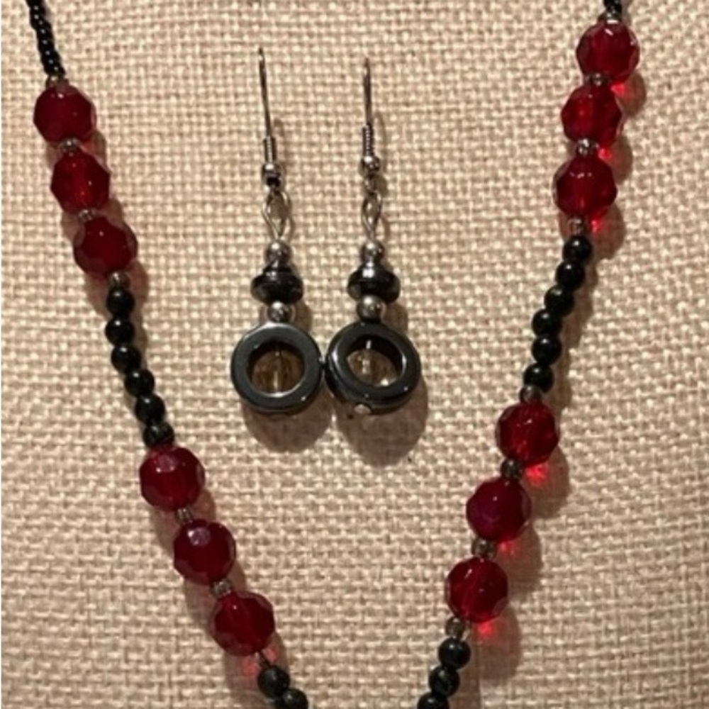 MOTHER OF PEARL PENDANT ON SEED BEAD AND CRYSTAL CHAIN / MATCHED EARRINGS - Picture 11 of 11